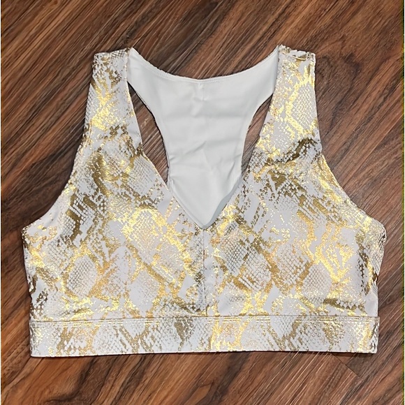 Fabletics On The Go Midi Medium Impact Sports Bra - Picture 5 of 15